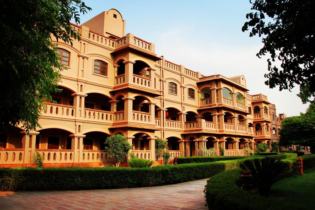 Mvt Guesthouse & Restaurant Vrindavan Exterior photo